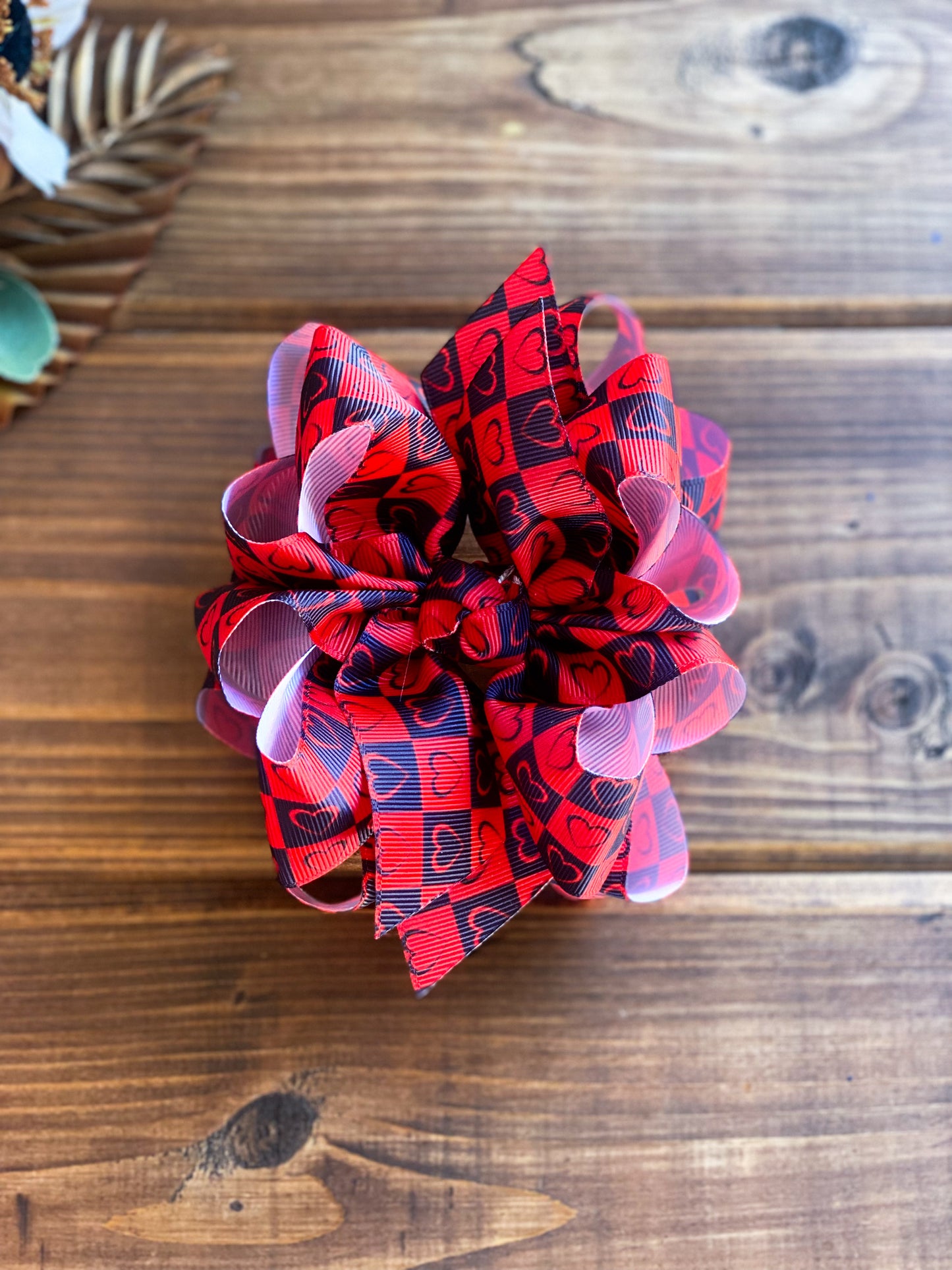 𝑅𝑒𝒹 𝐻𝑒𝒶𝓇𝓉𝓈 𝒫𝓁𝒶𝒾𝒹 ❣️Hair Bow - LilaReneeCreations