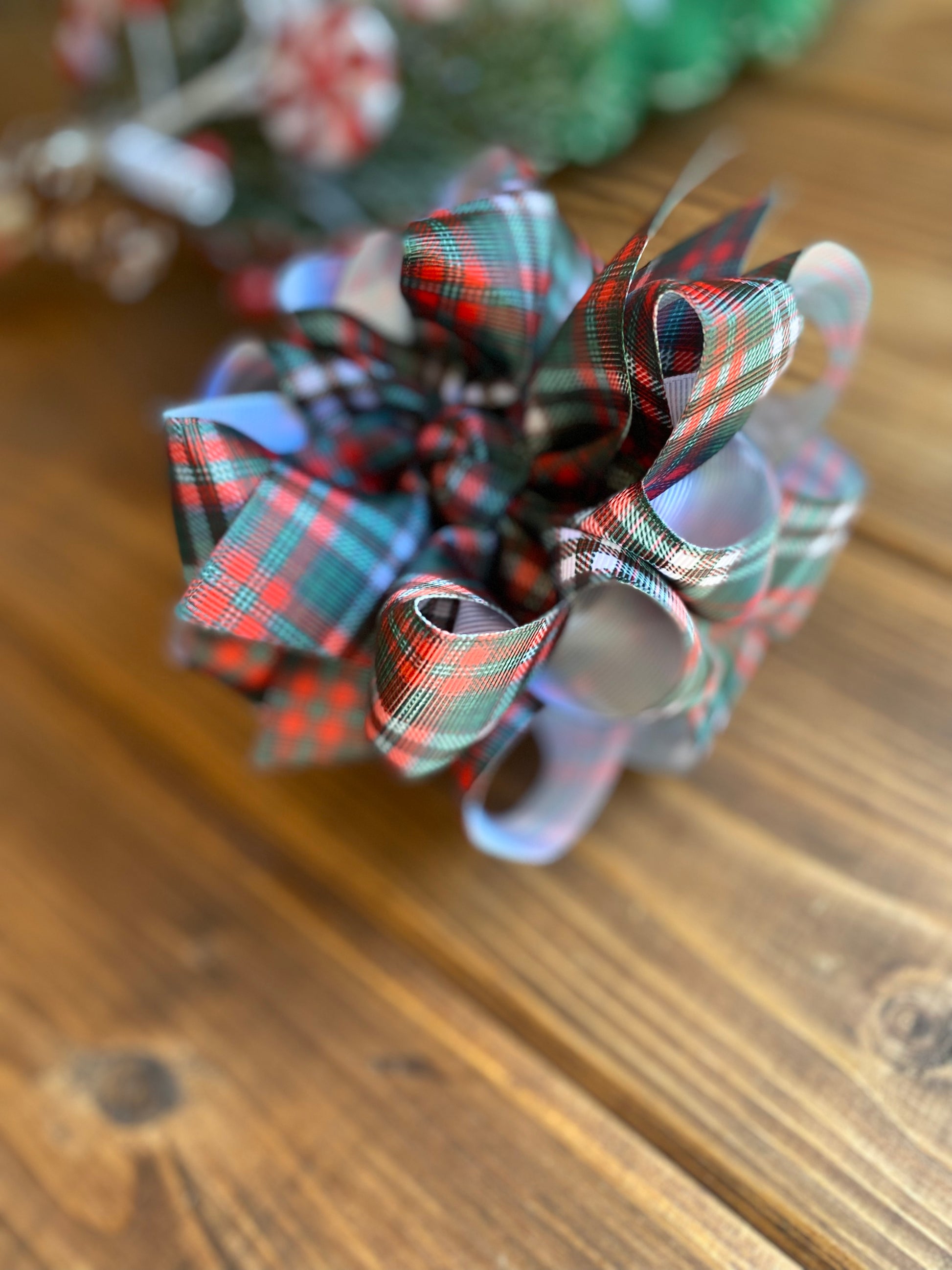 Merry X-Mas Plaid Hair Bows - LilaReneeCreations