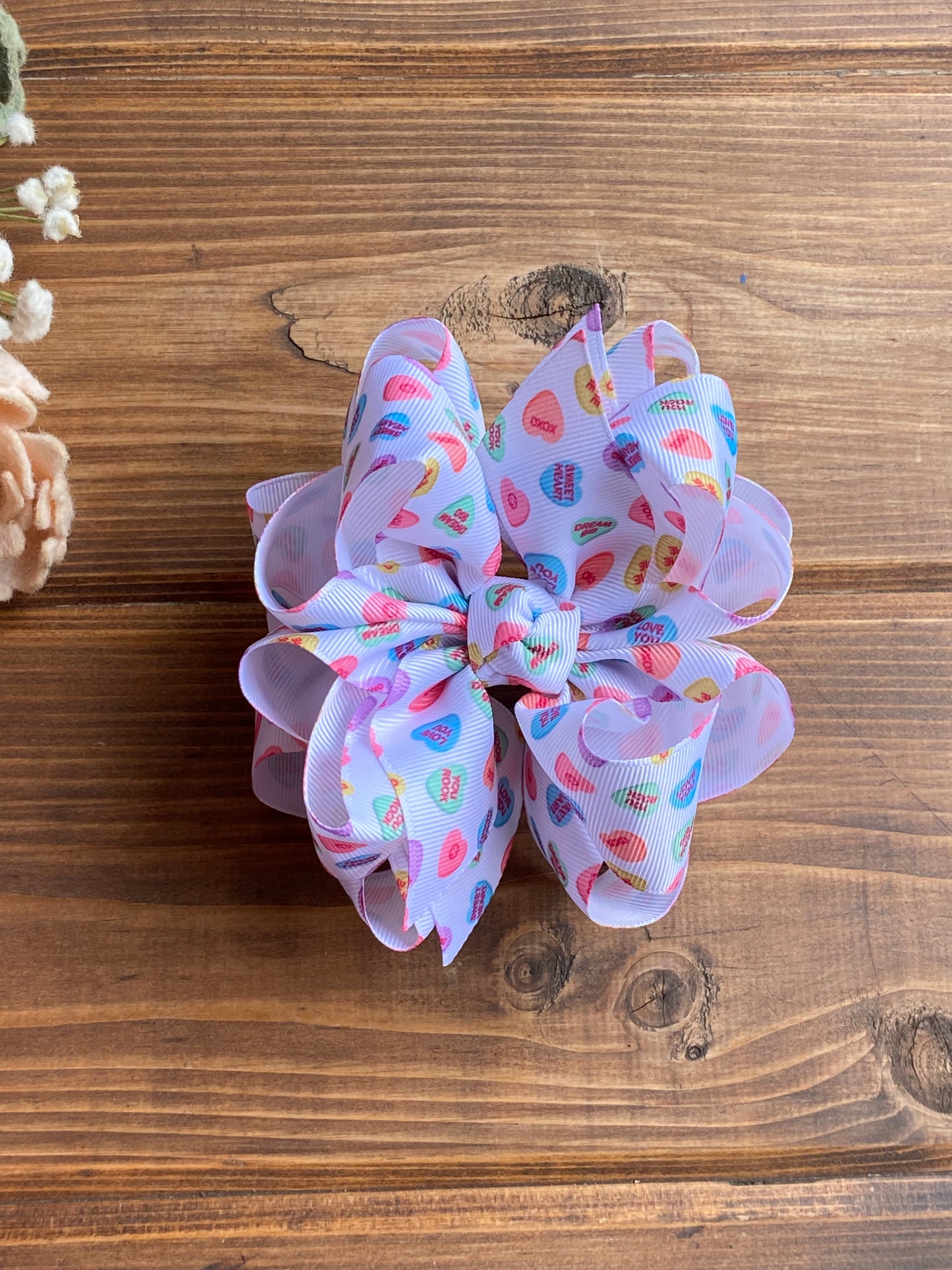 Candy hearts 💛 Hair Bows - LilaReneeCreations