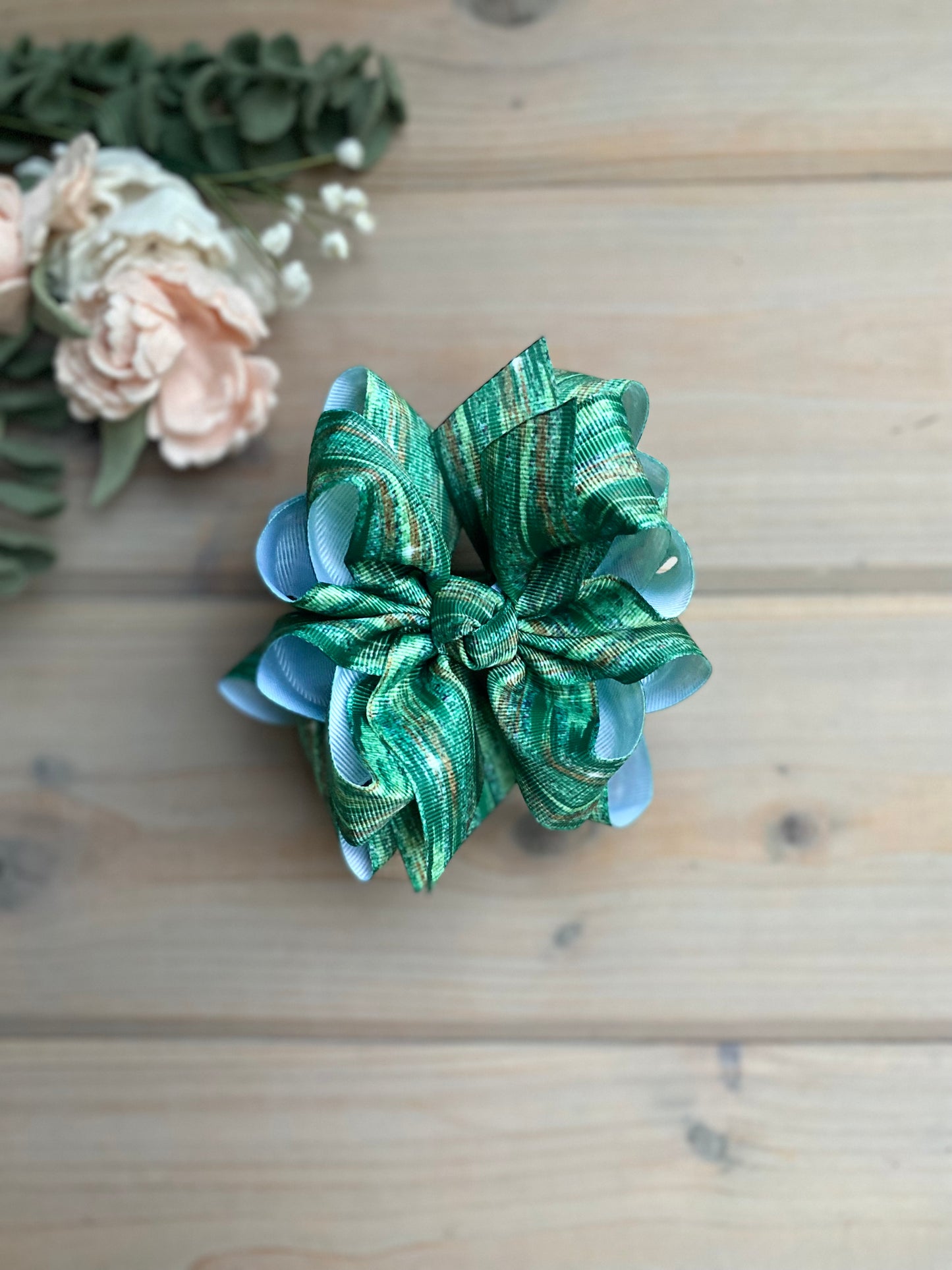 Green & gold brushstrokes Hair Bows - LilaReneeCreations