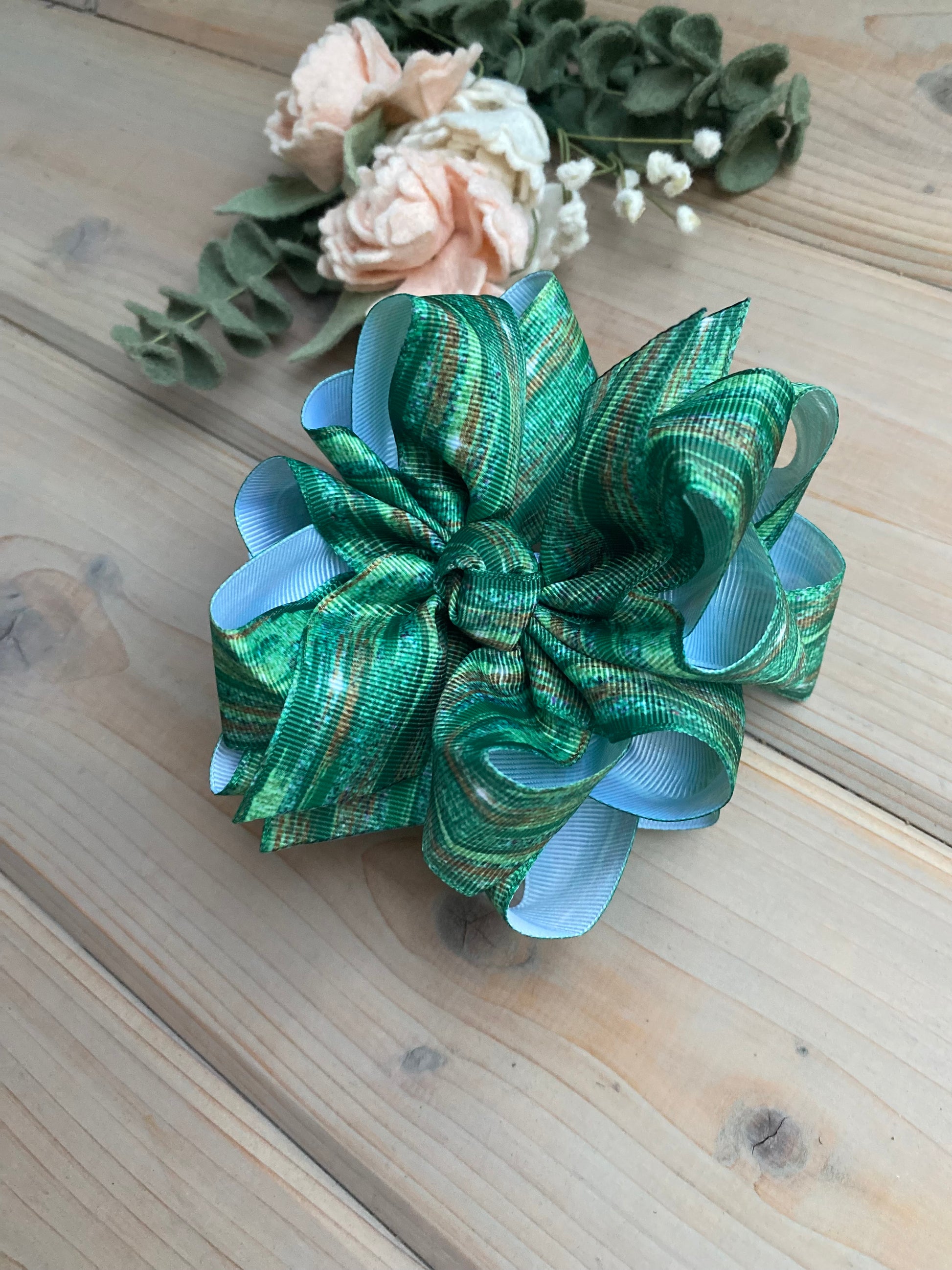 Green & gold brushstrokes Hair Bows - LilaReneeCreations